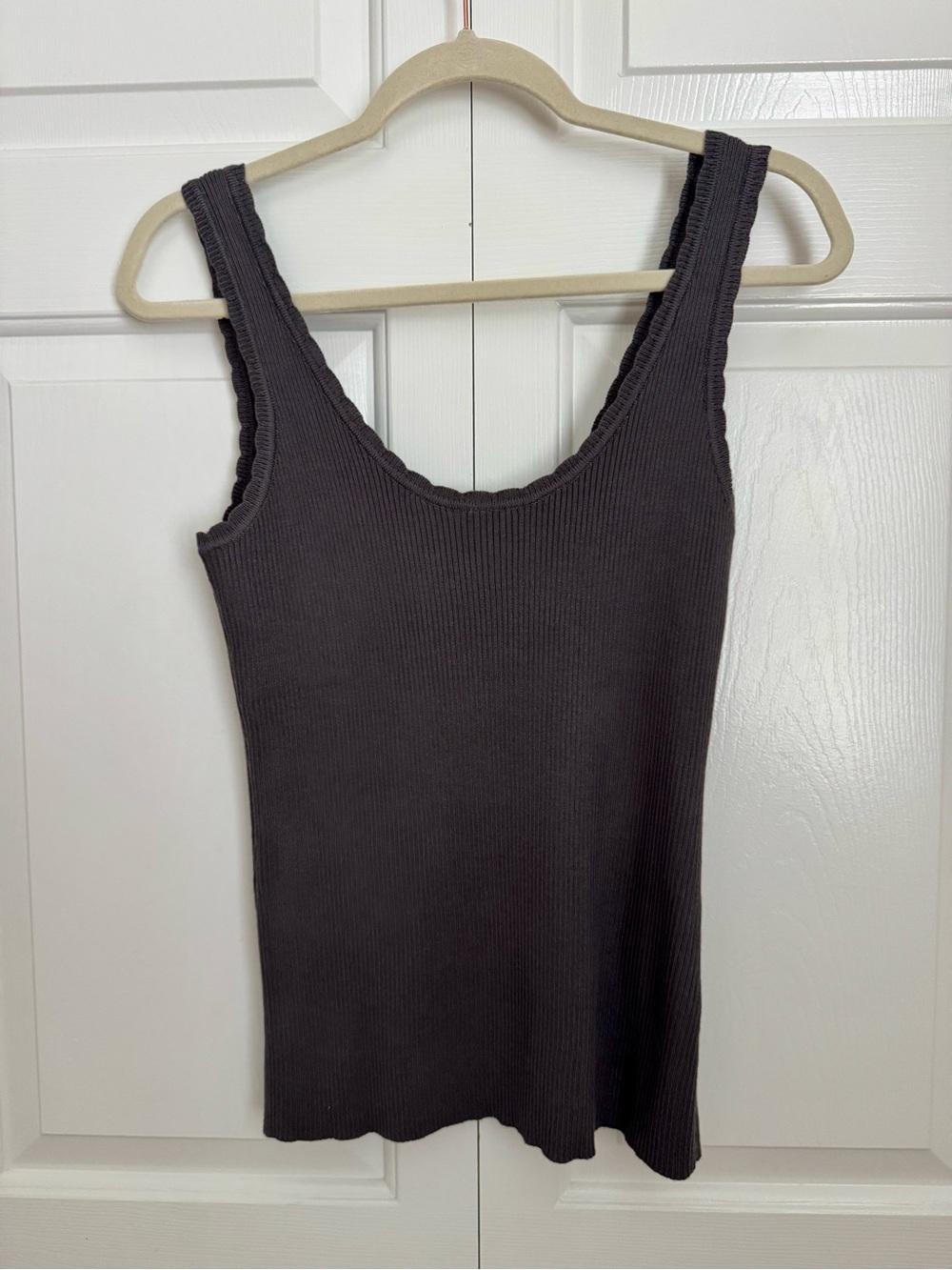 Pretty Garden Ribbed Scoop Neck Tank Top - Charcoal